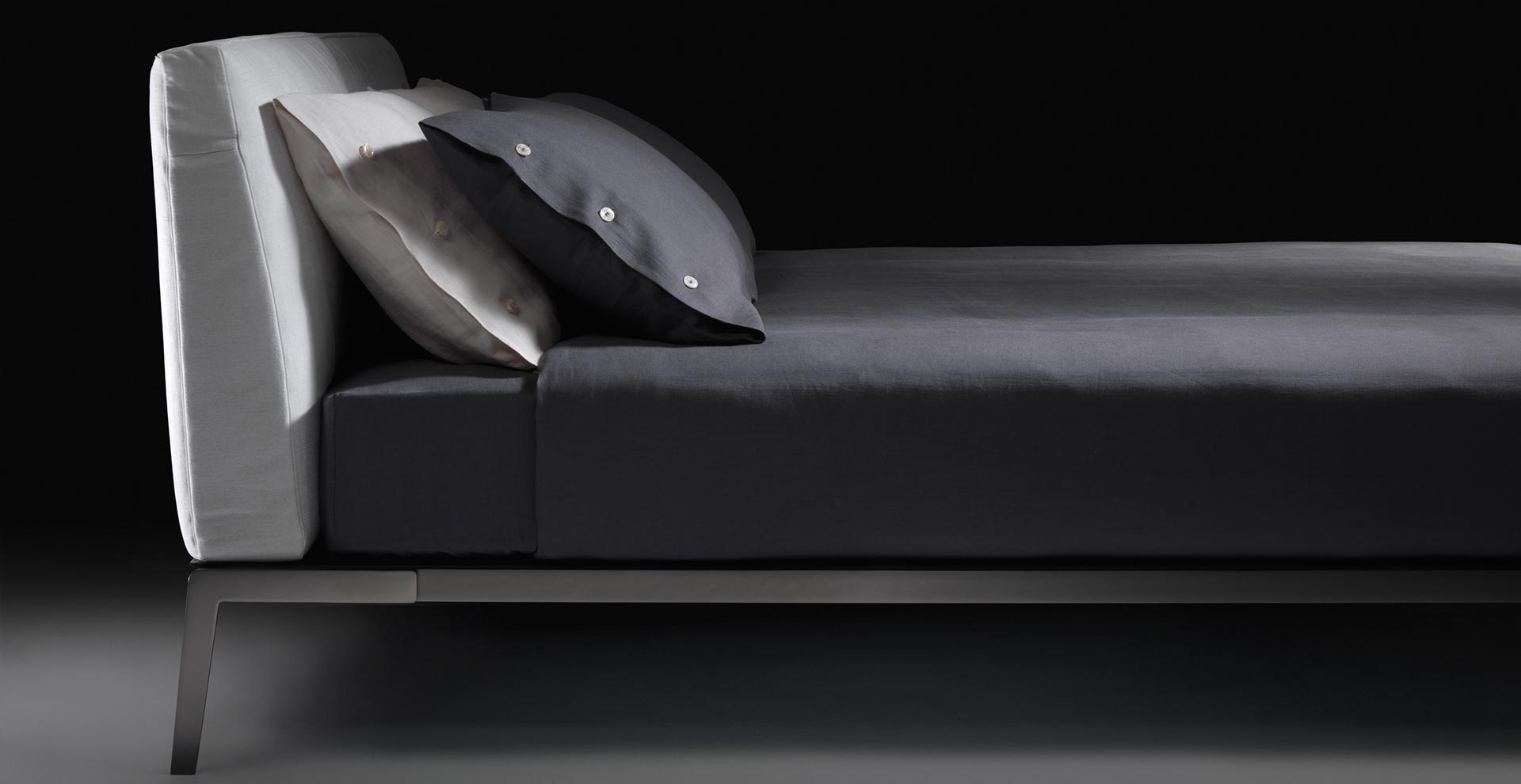 Lifesteel bed Flexform