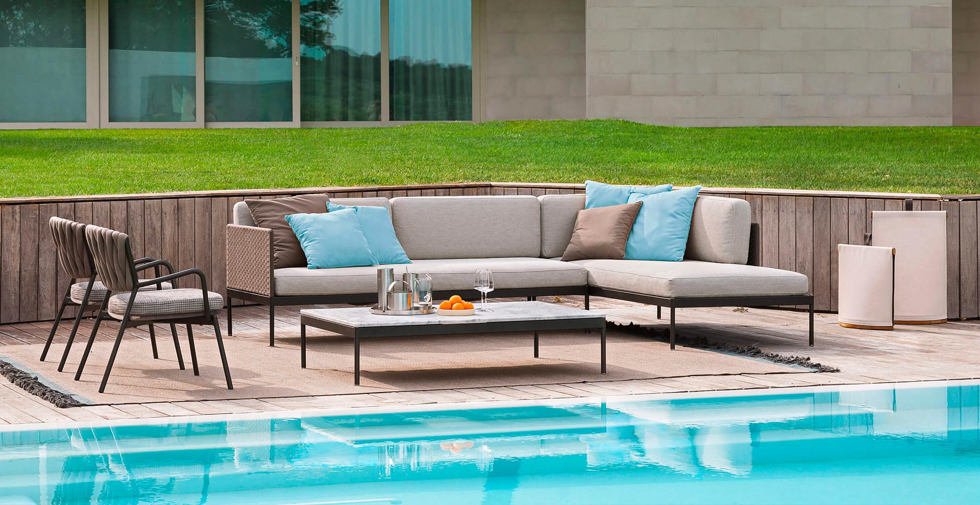 Roda on sale sofa outdoor
