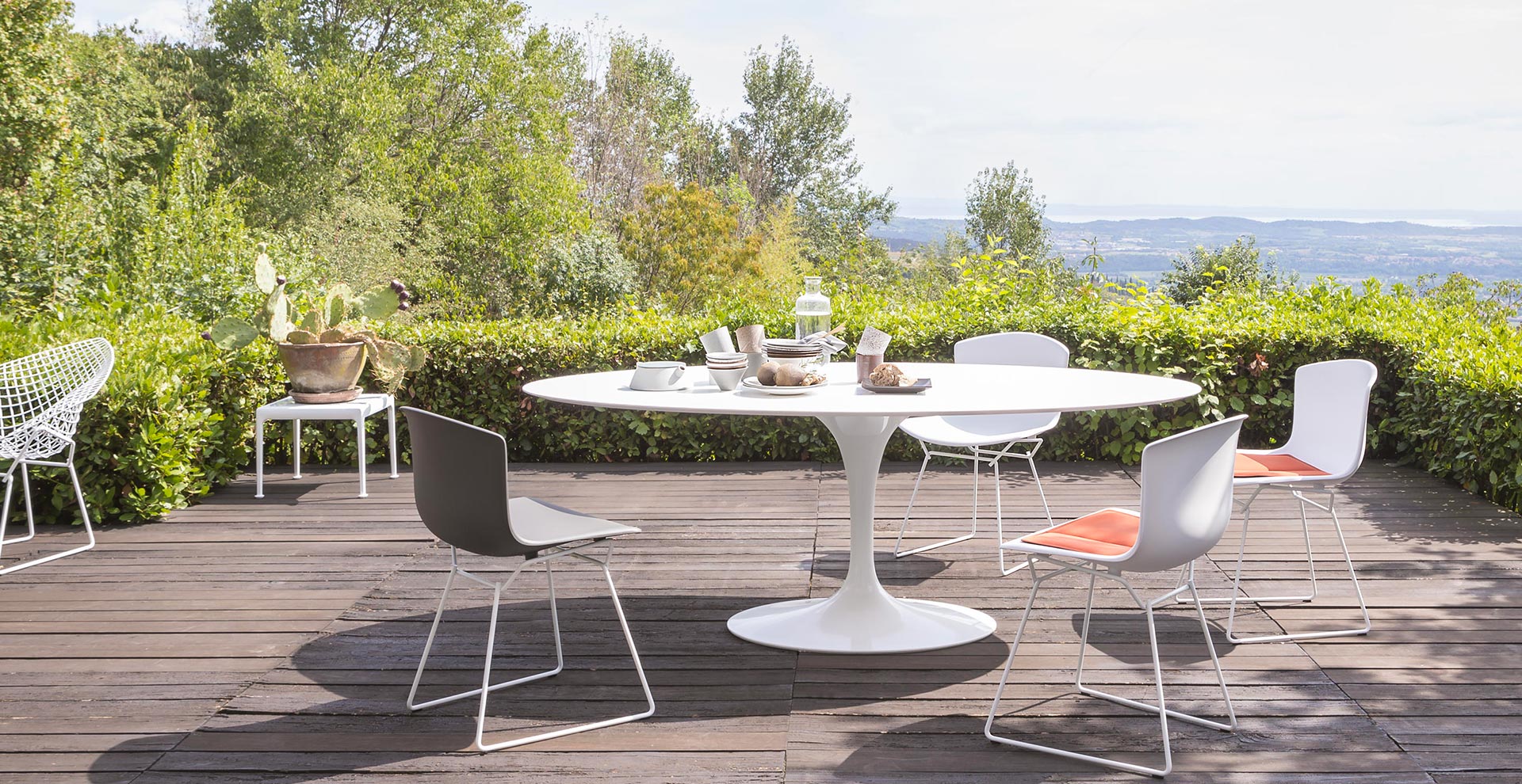 Saarinen outdoor Knoll International