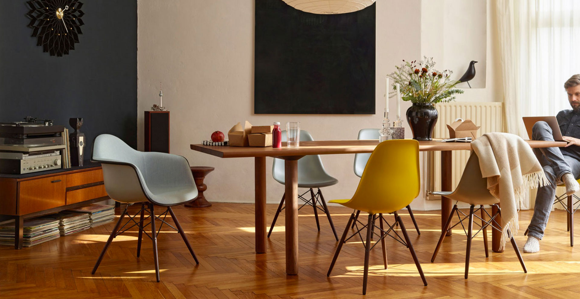 Eames Plastic Side Chair Vitra