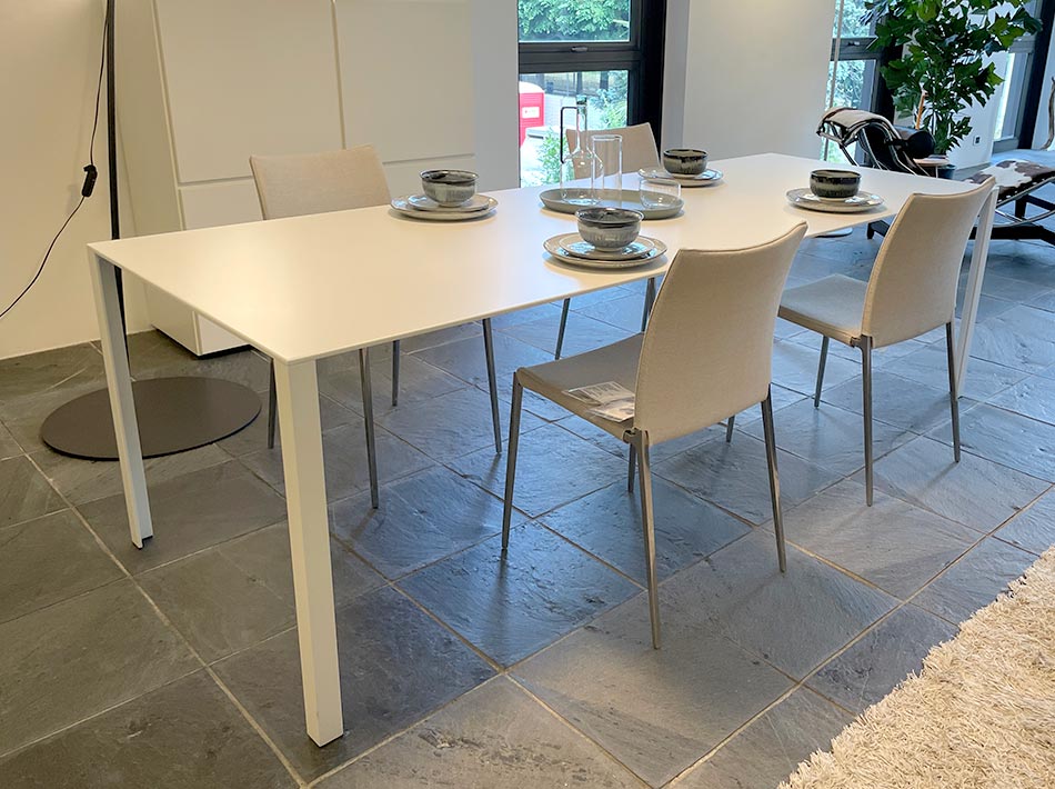 Less Unifor by Molteni