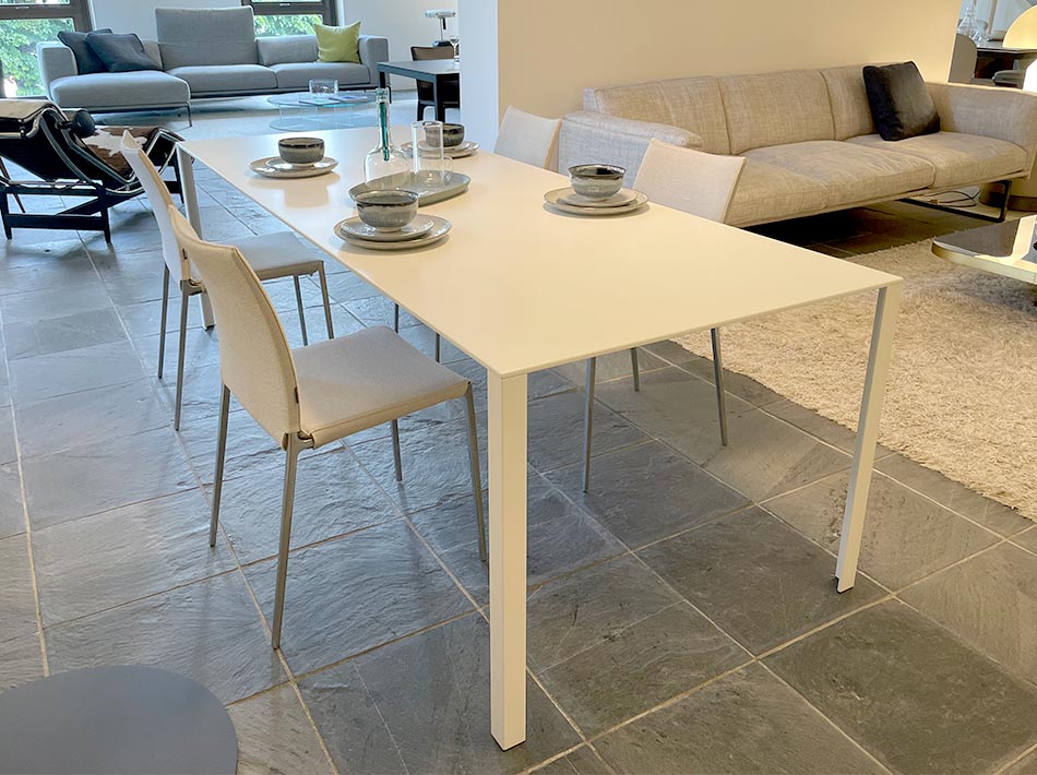 Less Unifor by Molteni